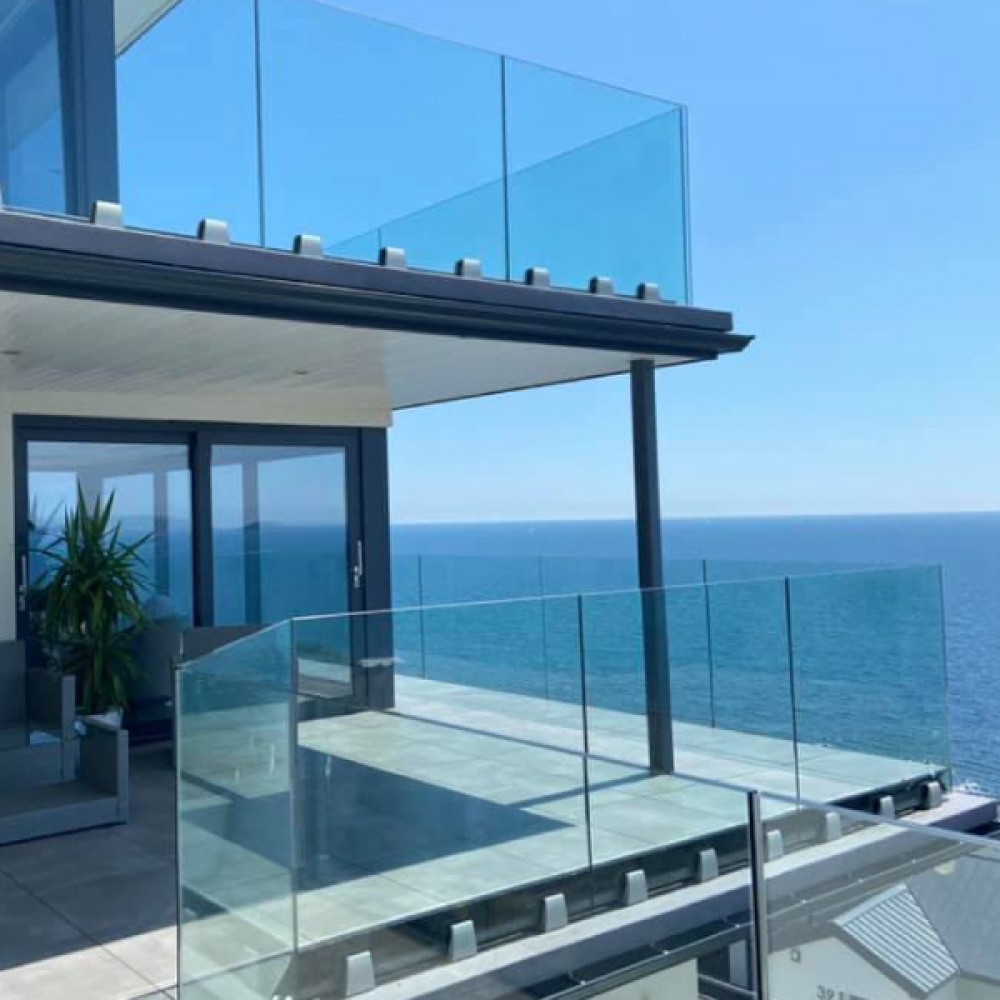 Spigots Exterior Glass Balustrade